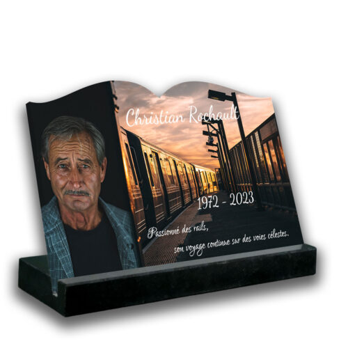 Plaque funéraire personnalisée thème train socle granit gris avec texte et photo